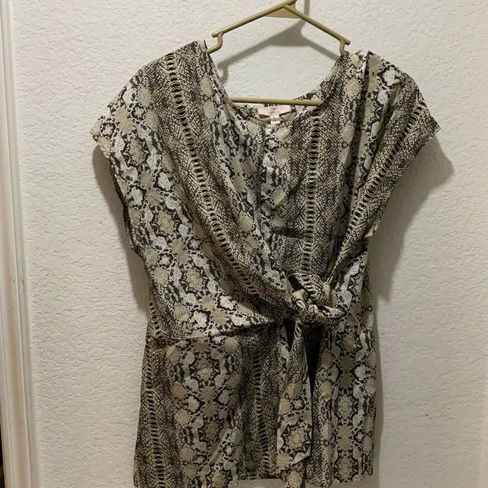 Como Vintage Wrap Snake Skin Blouse size L
